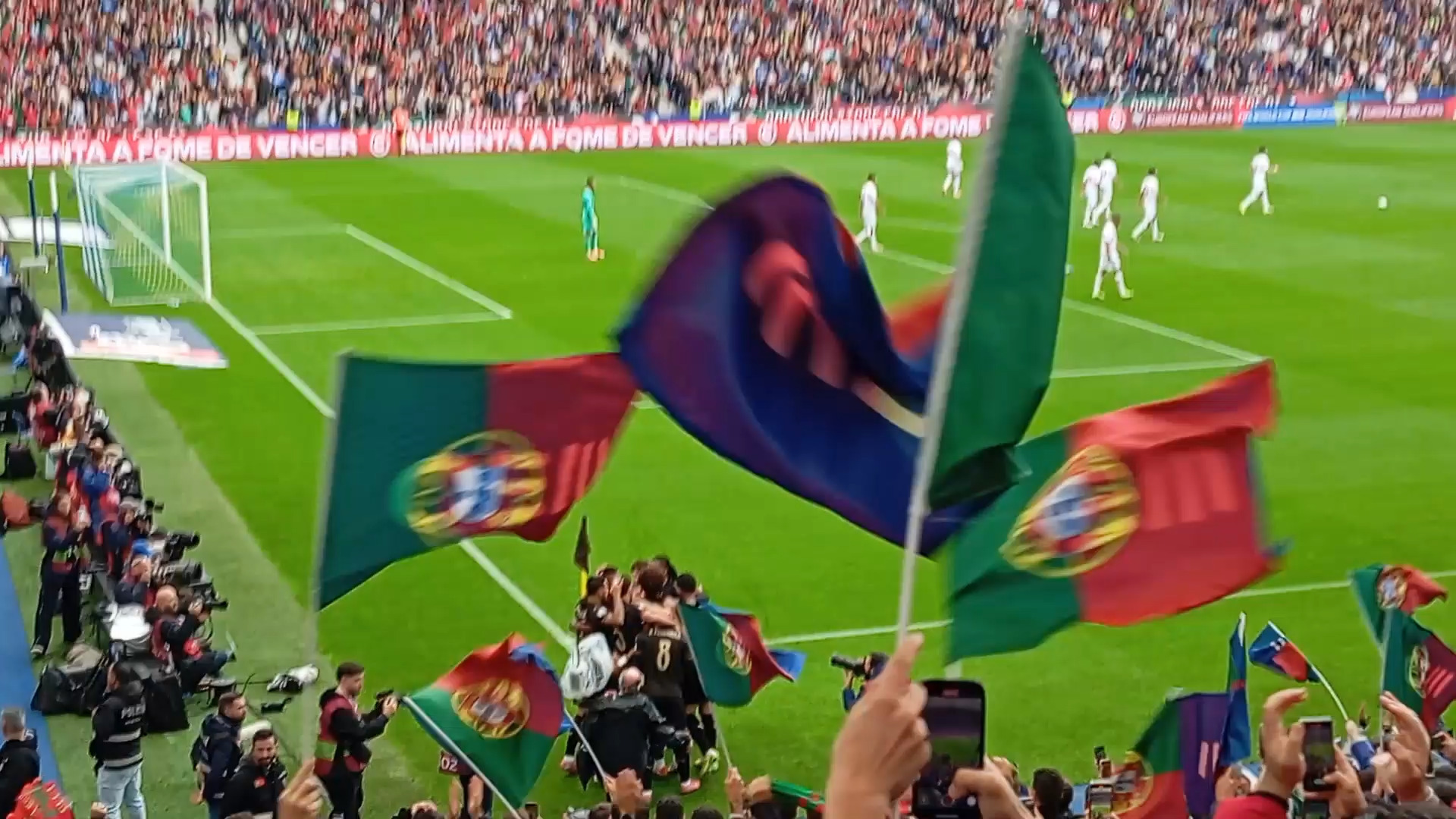 葡萄牙绝杀乌拉圭，梅西统治全场