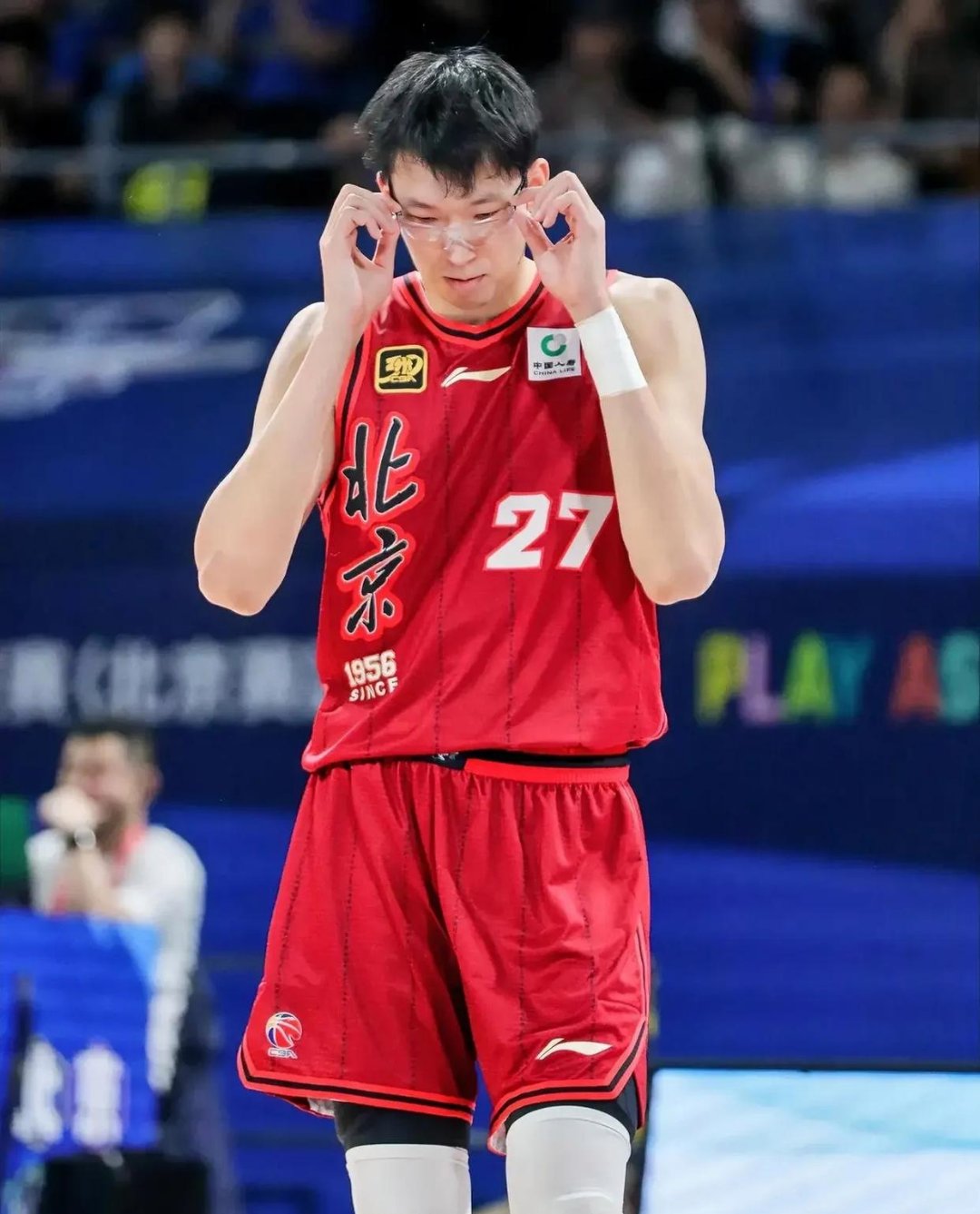 北京队完胜独行侠，字母哥统治全场