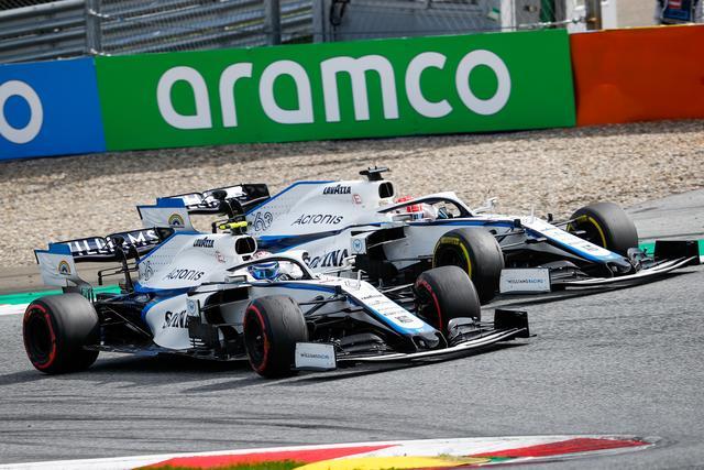 哈斯车队碾压迈凯伦，塞恩斯关键制胜