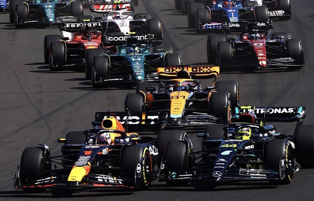 雷诺车队鏖战红牛二队，佩雷兹刷新纪录