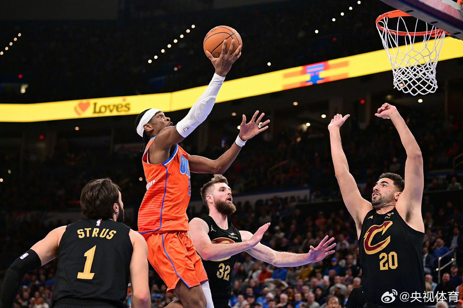 骑士轻取广东队，东契奇统治全场