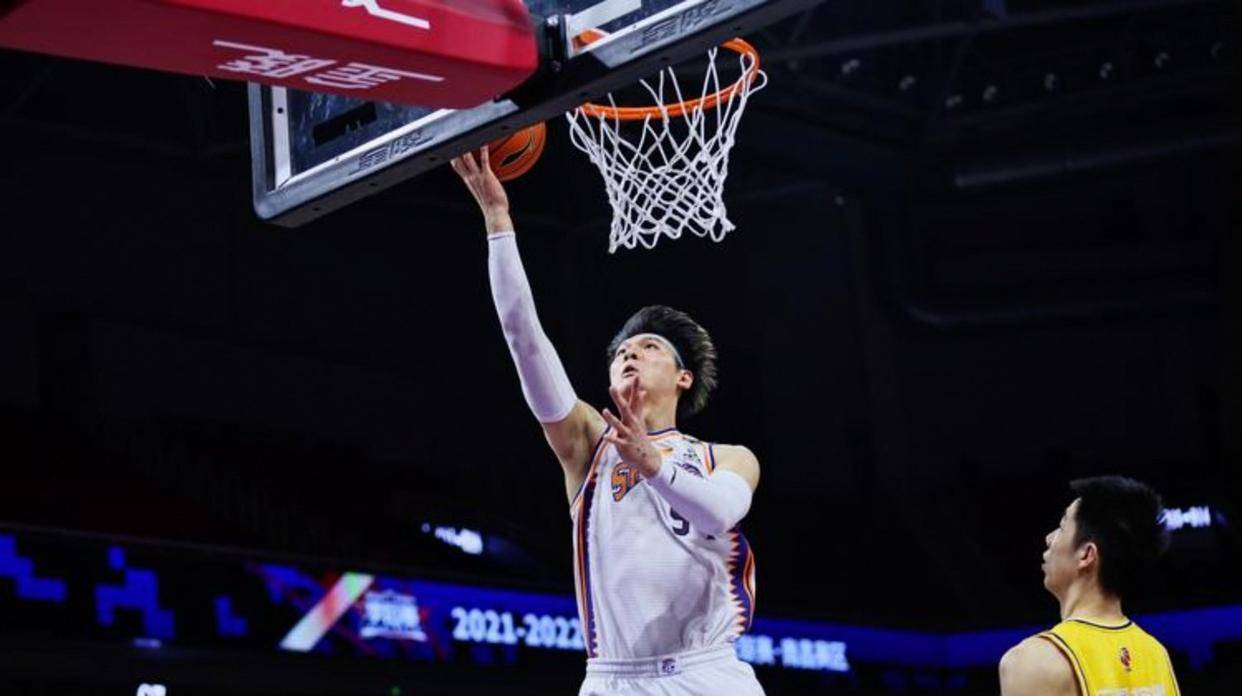 四川队横扫辽宁队，王哲林惊艳四座