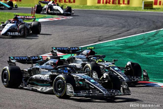 梅赛德斯碾压法拉利,塞恩斯统治全场 梅赛德斯碾压法拉利,塞恩斯统治全场