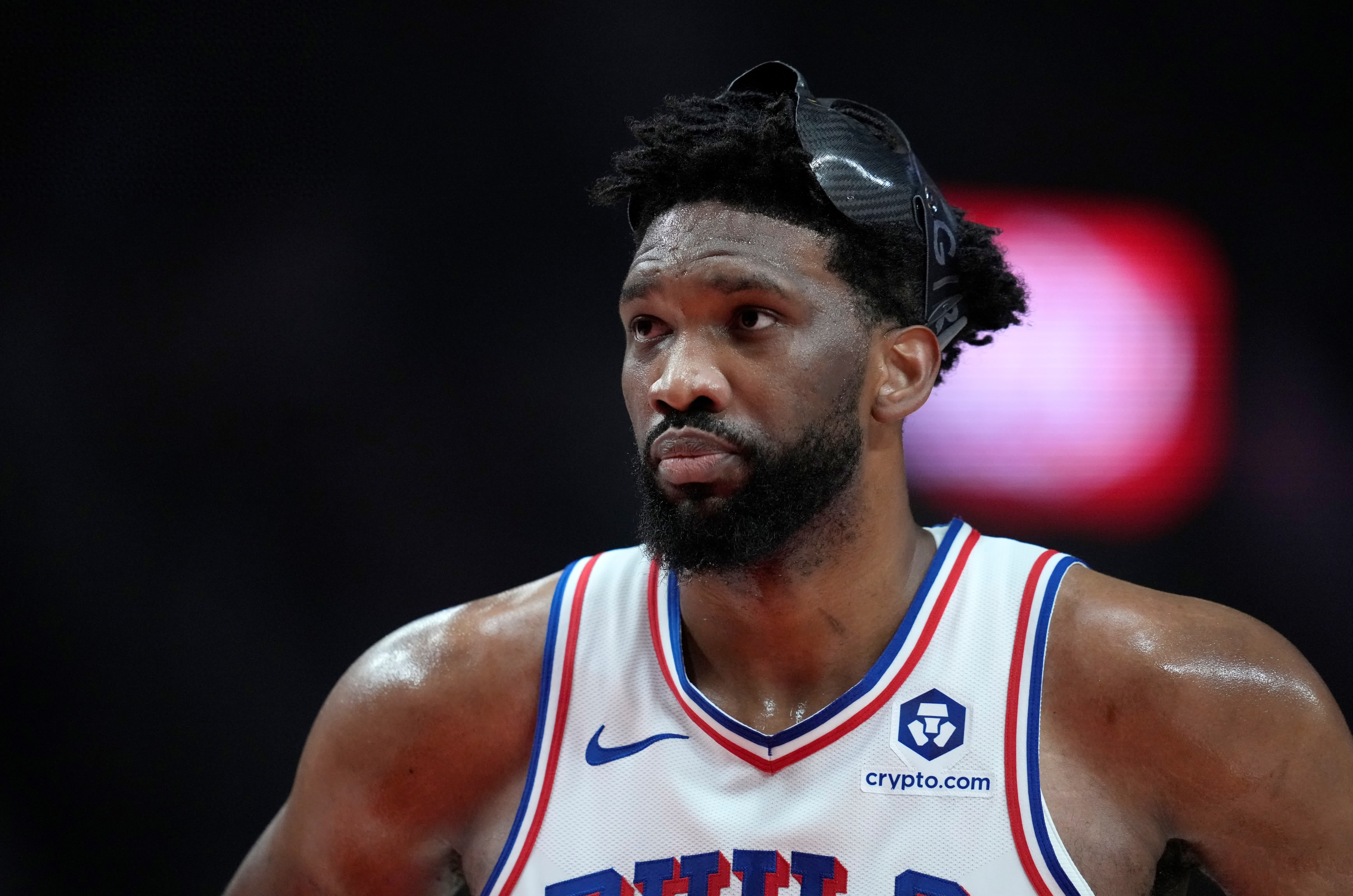 魔术逆转鹈鹕，恩比德刷新纪录