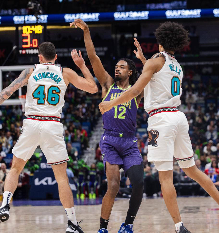 鹈鹕翻盘灰熊，麦科勒姆刷新纪录