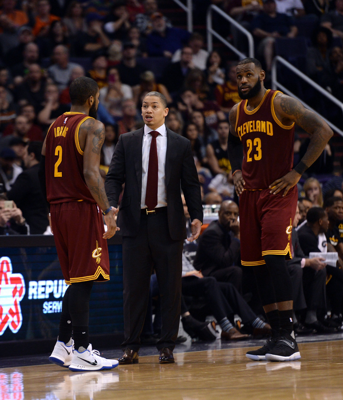 勇士险胜爵士，欧文扛起全队