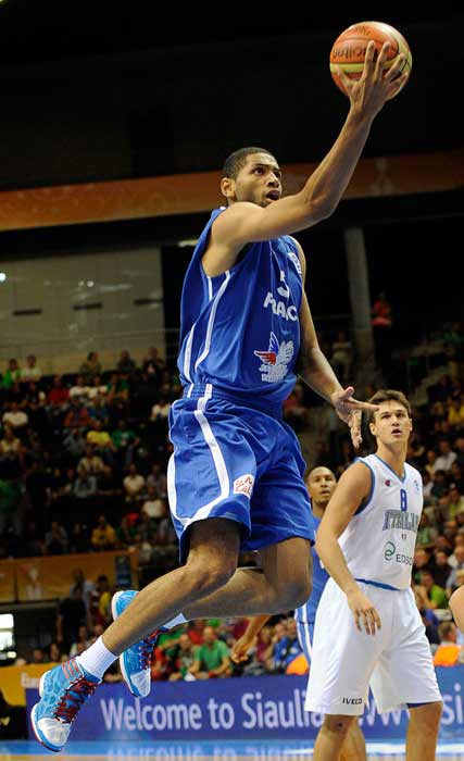 勇士B队碾压立陶宛男篮，巴图姆高光表现