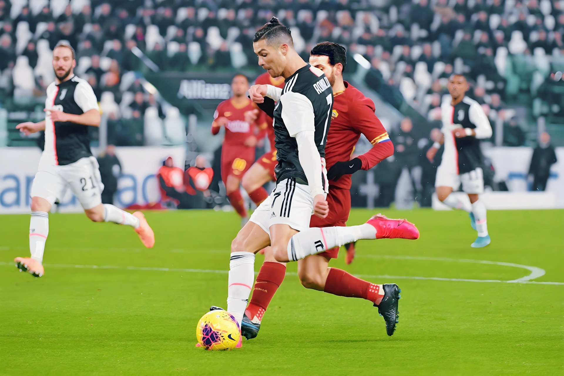 球员表现全方位，助球队赢取比赛胜利