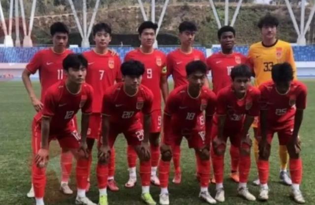 中国足球迎来新一轮激烈交锋,球员实力备受瞩目 中国足球迎来新一轮激烈交锋,球员实力备受瞩目