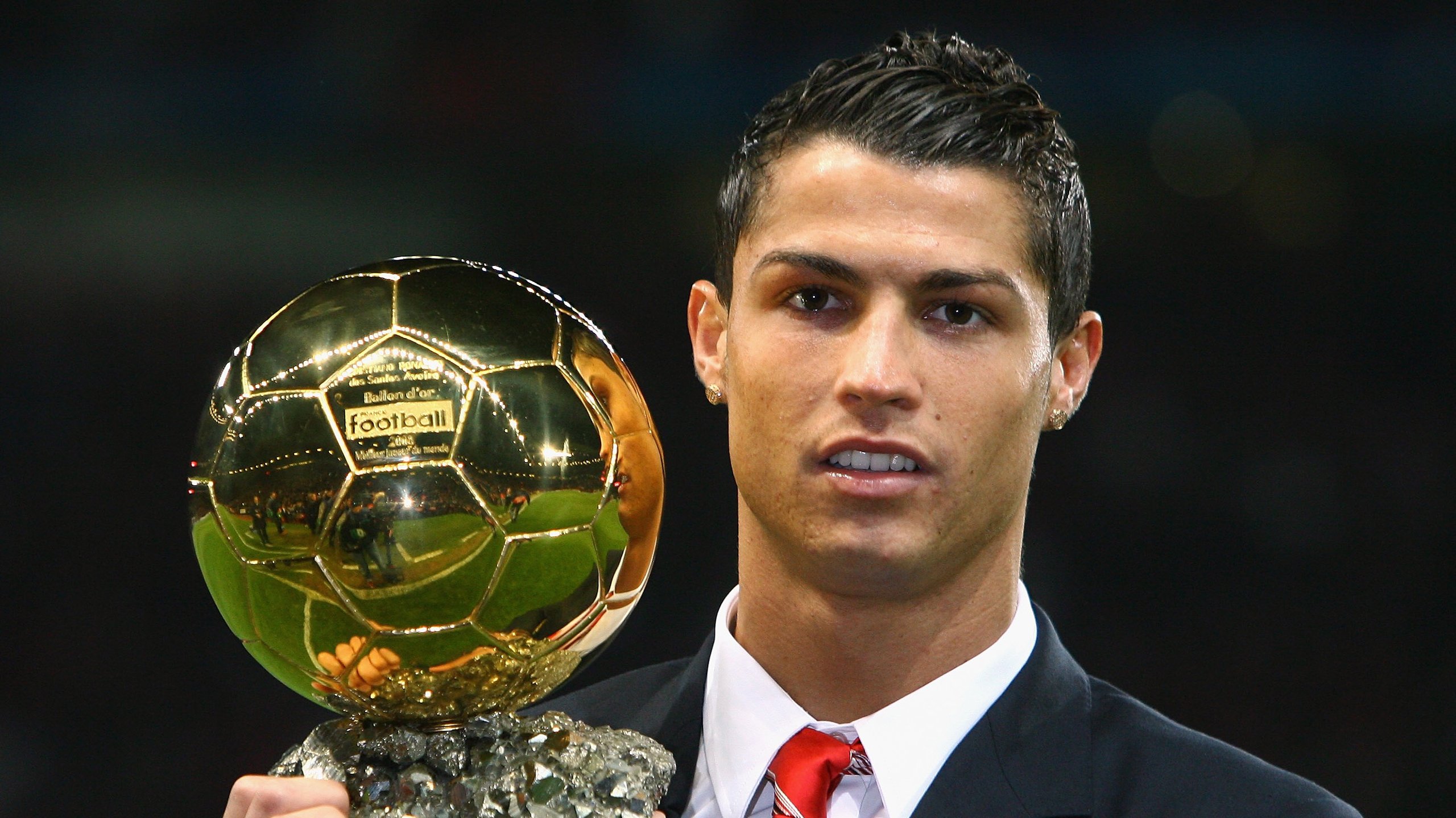 南美风暴席卷雅典，巴拉圭决胜局惊险取胜，斯通斯一锤定音封神关键先生