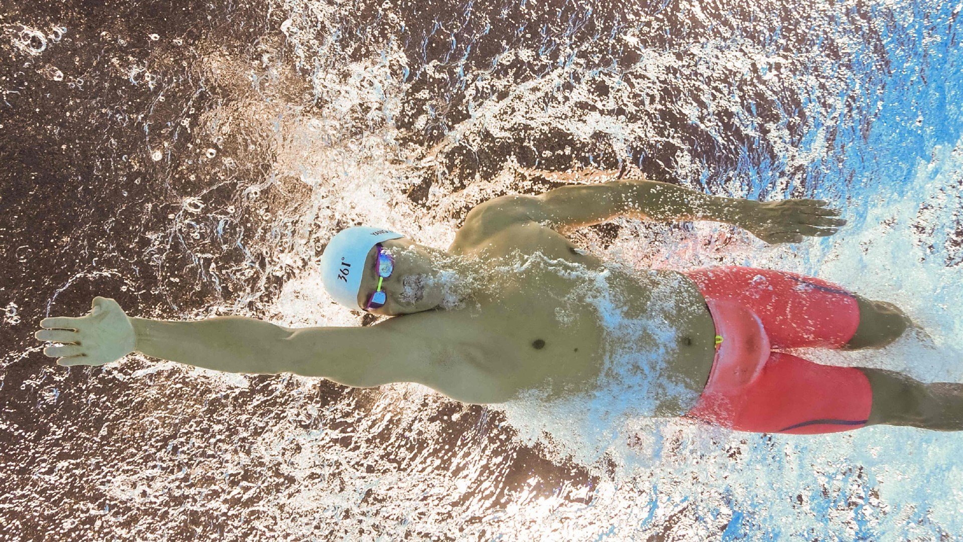 苏亚雷斯爆发独造两球，厄瓜多尔2-1险胜巴拉圭锁定关键三分